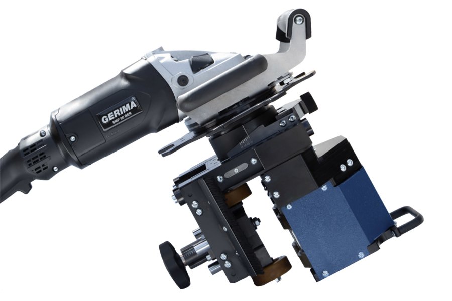 Chanfreineuse pour tubes GERIMA SMP 60 BER utilisée pour le chanfreinage d'un tube en acier